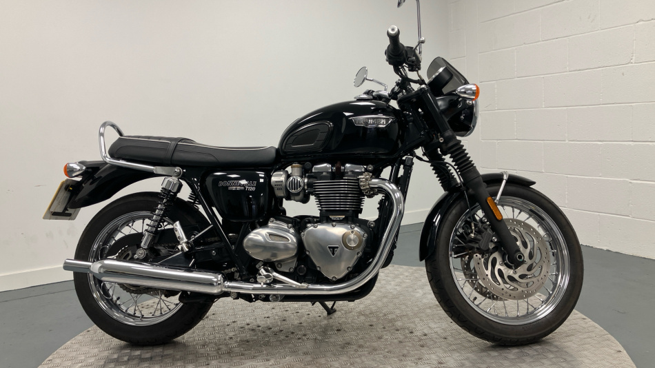 Triumph Bonneville T120 Jet Black